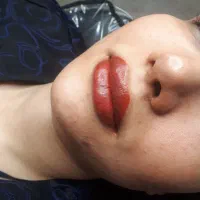 تخفیف ویژه آرایش دائم شیدلب فیبروز ابرو بن مژه