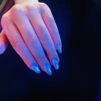 خدمات ناخن و لیفت مژه و ابرو