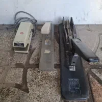تعدادی دستگاه منگنه