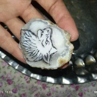 کاروینگ بر روی سنگ عقیق