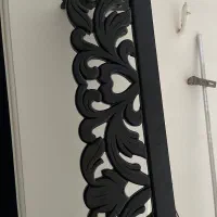 کتیبه بالای پنجره