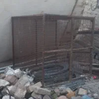 سیم خاردار و قفس