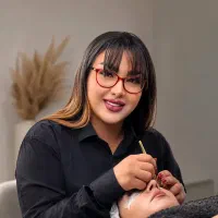 اکستنشن مژه با بهترین مژه کار شاهین شهر