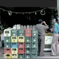 جعبه‌‌های نوشابه قدیمی و بسیار آنتیک دهه ۶۰
