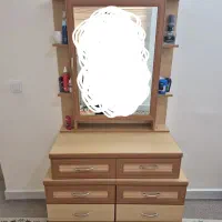 تخت و میز آرایشی همراه تشک و پاتختی