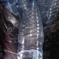 بطری اب معدنی سالم .تمیز