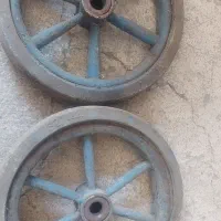 یک جفت چرخ گاری در حد نو