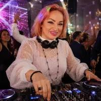 دیجی خانم حرفه ای-دی جی تولد-دیجی پارتی-عروسی-DJ