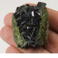 سنگ قیمتی اپیدوت