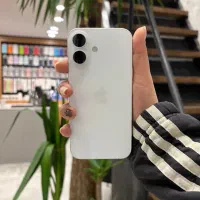 آیفون ۱۶ سفید