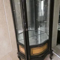 ویترین چوبی صحیح و سالم