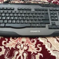 مانیتور قدیمی کیبورد