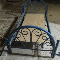 تخت فلزی
