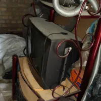 زیر تلویزیونی تمیز