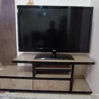تلویزیون LED اینچ LG  42 به همراه میز تلویزیون