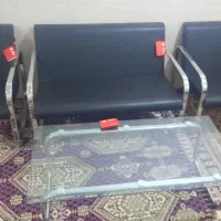صندلی نیل پر. و میز