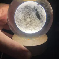 چراغ خواب پایه چوبی به همراه گوی مدل ماه