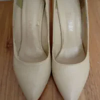 کفش پاشنه بلند مجلسی کرم سایز ۴۰