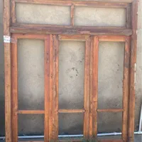 پنجره قدیمی بزرگ