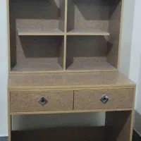 میزتحریر و کتابخانه