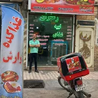 به یک پیک موتوری با موتور نیازمندم