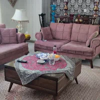 مبل راحتی همراه با میز وسط