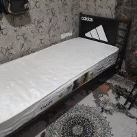 تخت وکف تختی همراه با تشک در حد نو