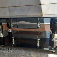 میز زیر تلویزیونی شیشه ای مشکی ترک کار کرده
