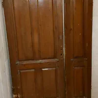 درب چوب روس .کارکرده دولنگه .به ابعاد۲/۱۰×۱۴۰