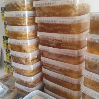 عسل طبیعی موم و آب