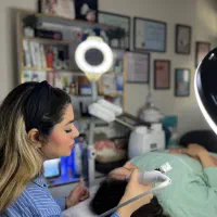 اف ۵۰درصدی فیشیال تخصصی کربوکسی پوست شیشه ای اراف