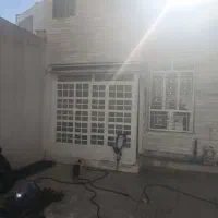 درب حیاطی و پنجره
