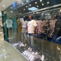 واگذاری بوتیک مردانه فقط با جنس دکور