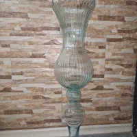گلدان بلور کنار سالنی