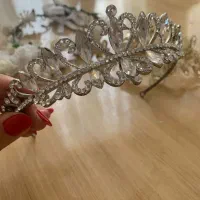 تعدادی تاج عروس و ریسه مو