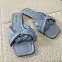 تعدادی صندل سایز ۴۰
