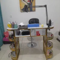 میز ناخن و صندلی و لوازم ناخن
