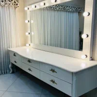 میز گریم (به همراه قاب چراغ‌دار)