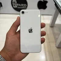 اپل iPhone SE (2020) با حافظهٔ ۱۲۸ گیگابایت