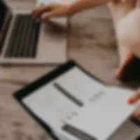 نویسنده خلاق به صورت کاملا غیر حضوری هستم