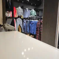 فروشنده خانم پوشاک زنانه