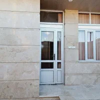 آپارتمان-90-متری-بازسازی-شده-حیاط-دار-مستقل