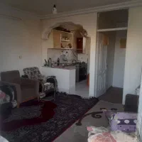 همخانه بی‌حاشیه