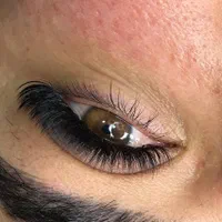 اکستنشن مژه تخصصی با مواد درجه یک