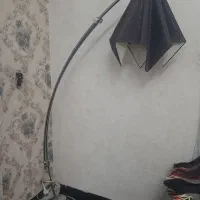 آباژور ایستاده