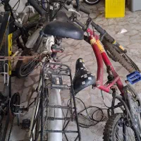 دو عدد دوچرخه ، دوچرخه نوجوان و دوچرخه بزرگسال