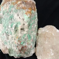 دوعدد سنگ معدنی