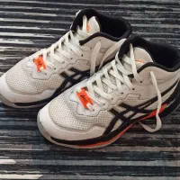 کفش کتانی والیبال ASICS