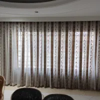 ۲عدد پرده به ابعدادعرض ۴/۱۰ و۳متر و ارتفاع ۲/۵متر