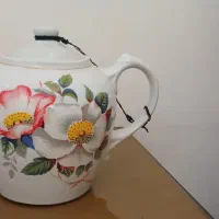 دو عدد  قوری یدونه  بزرگ و یدونه  کوچک
